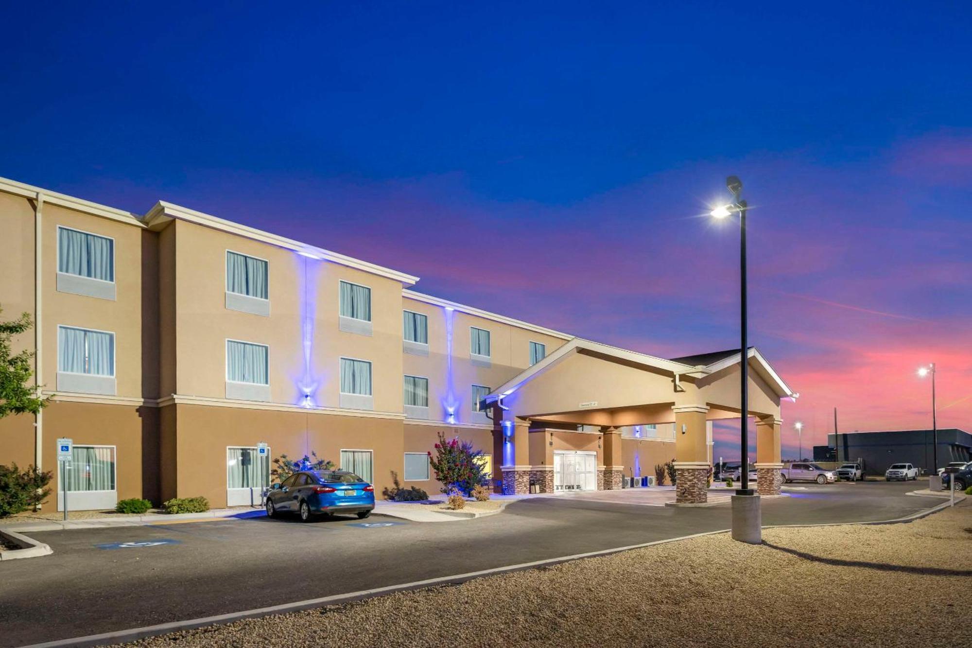 Quality Inn & Suites Carlsbad Caverns Area מראה חיצוני תמונה