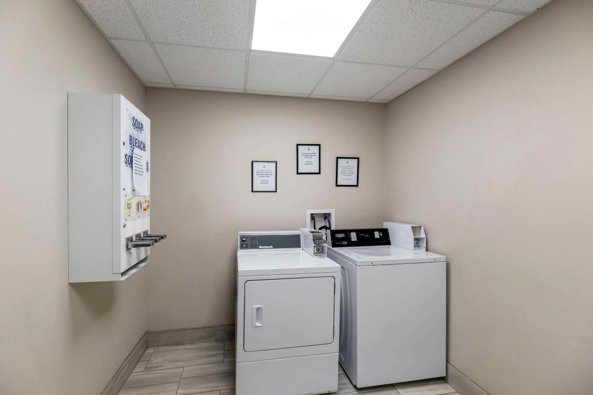 Quality Inn & Suites Carlsbad Caverns Area מראה חיצוני תמונה