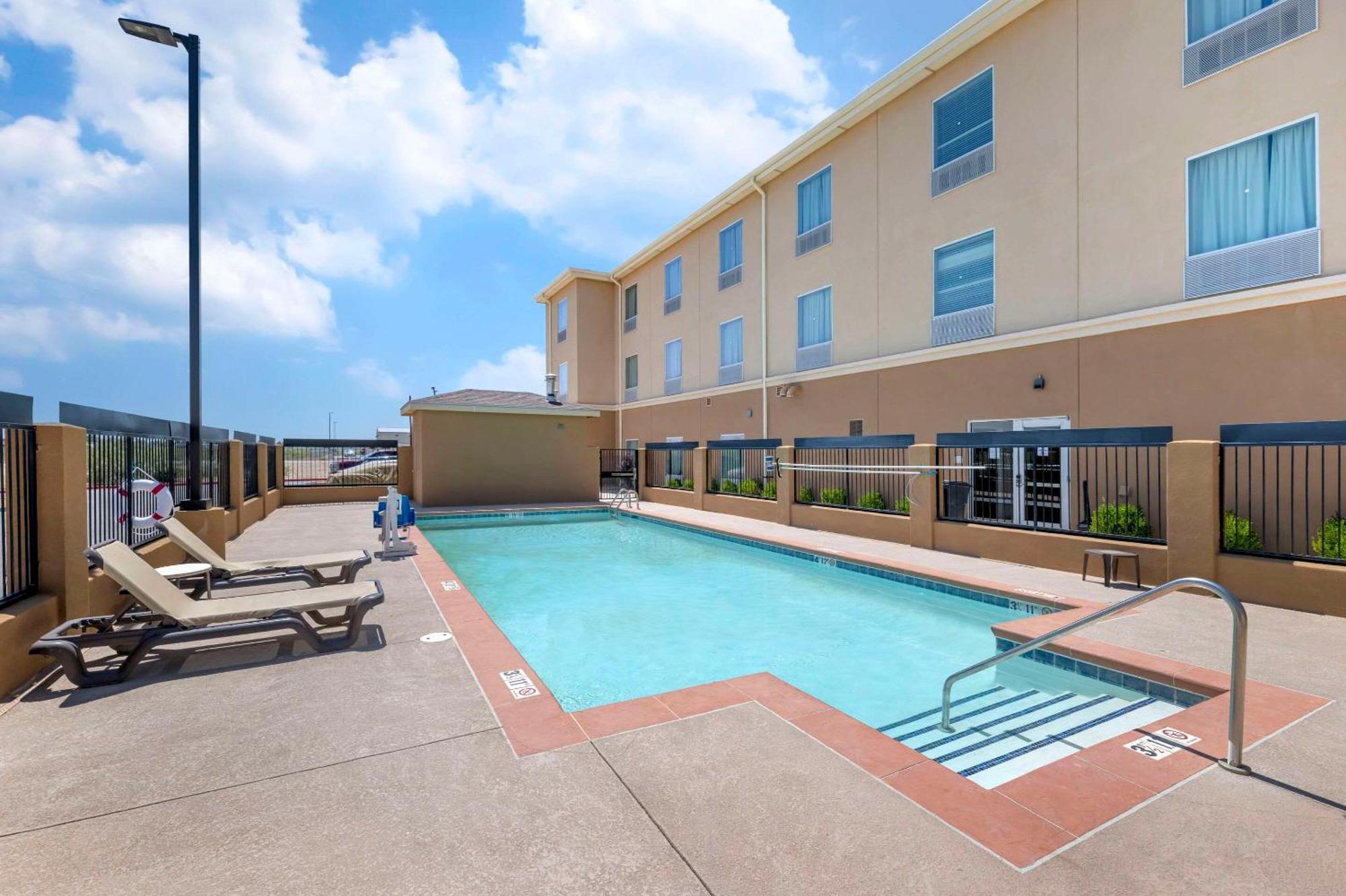 Quality Inn & Suites Carlsbad Caverns Area מראה חיצוני תמונה